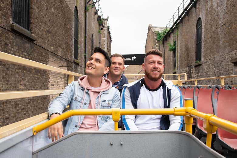 À bord du bus touristique de Dublin